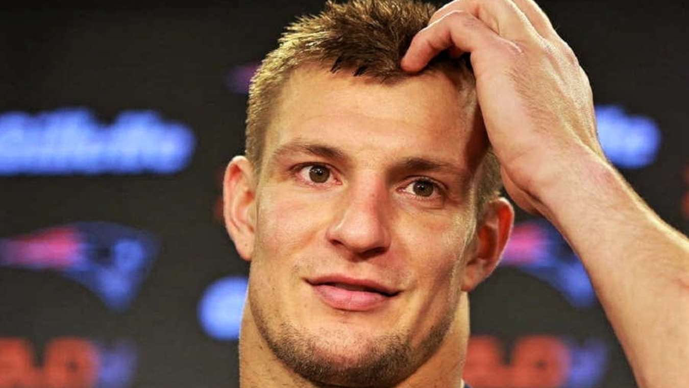 Rob Gronkowski of The Tampa Bay Buccaneers Says That Beer Has Nothing ...