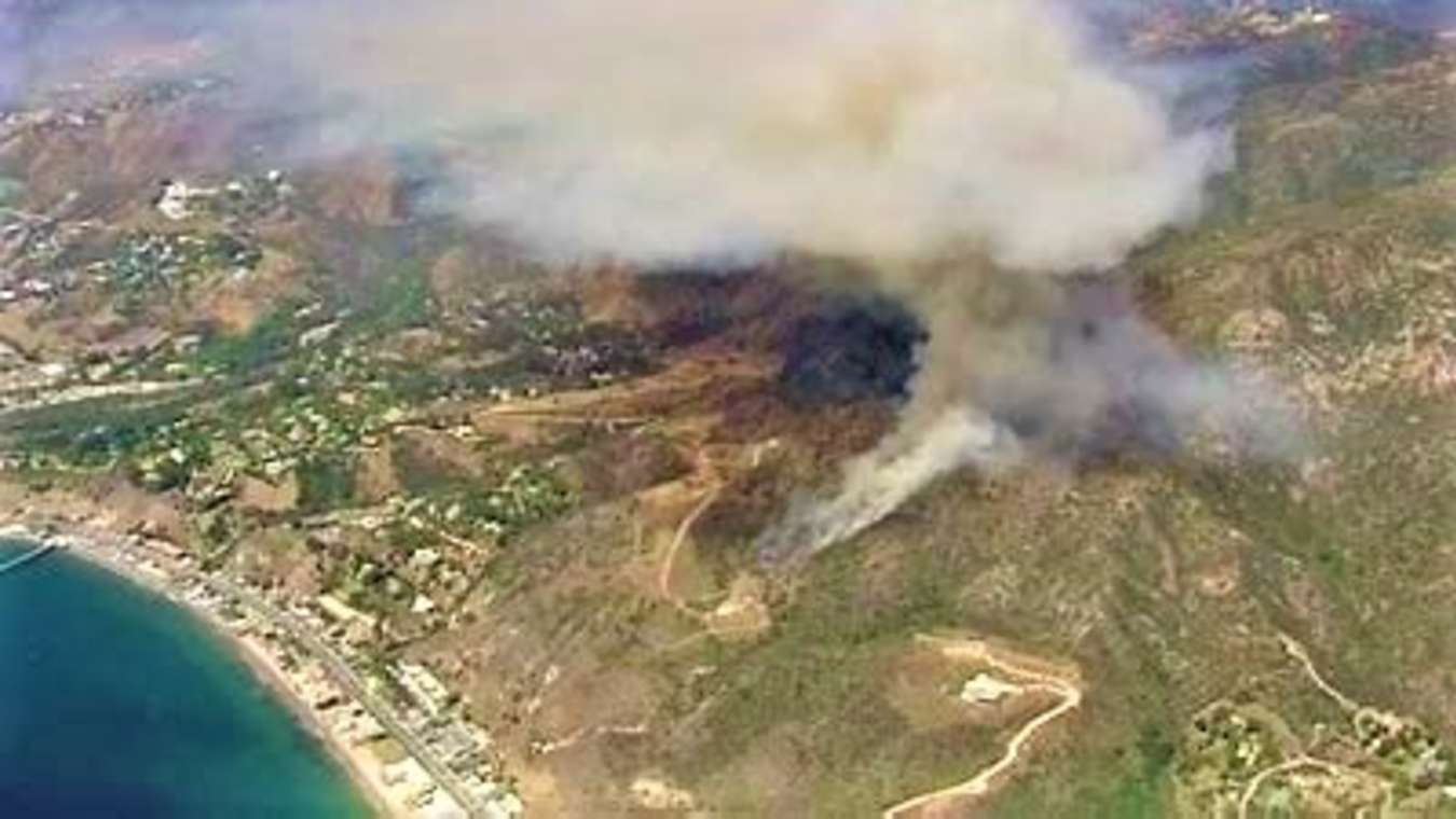 California Wildfire Threatens To Destroy Malibu Beach | The Spoof