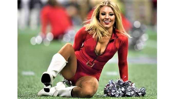 Sexy cheerleader fired for dating drug cartel hitman