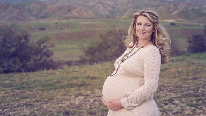 One of The Dallas Cowboys Cheerleaders Is Fired After She Admits She's 7  Months Pregnant